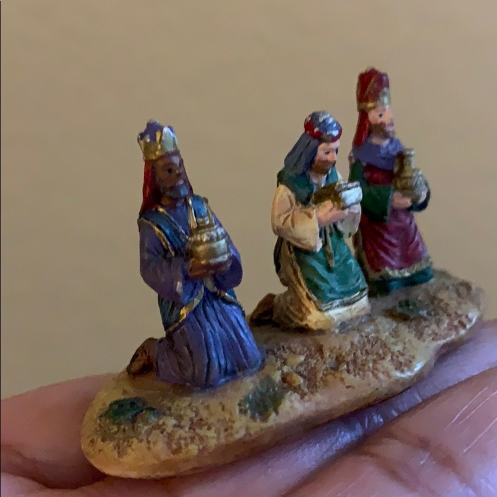 3 wise men Hawthorne Nativity Figurine decoration - Picture 11 of 16